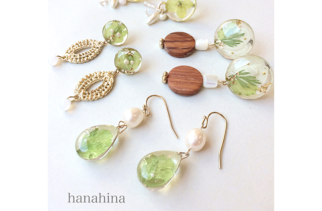 hanahina 植物を封入したレジンアクセサリー、タイルトレー