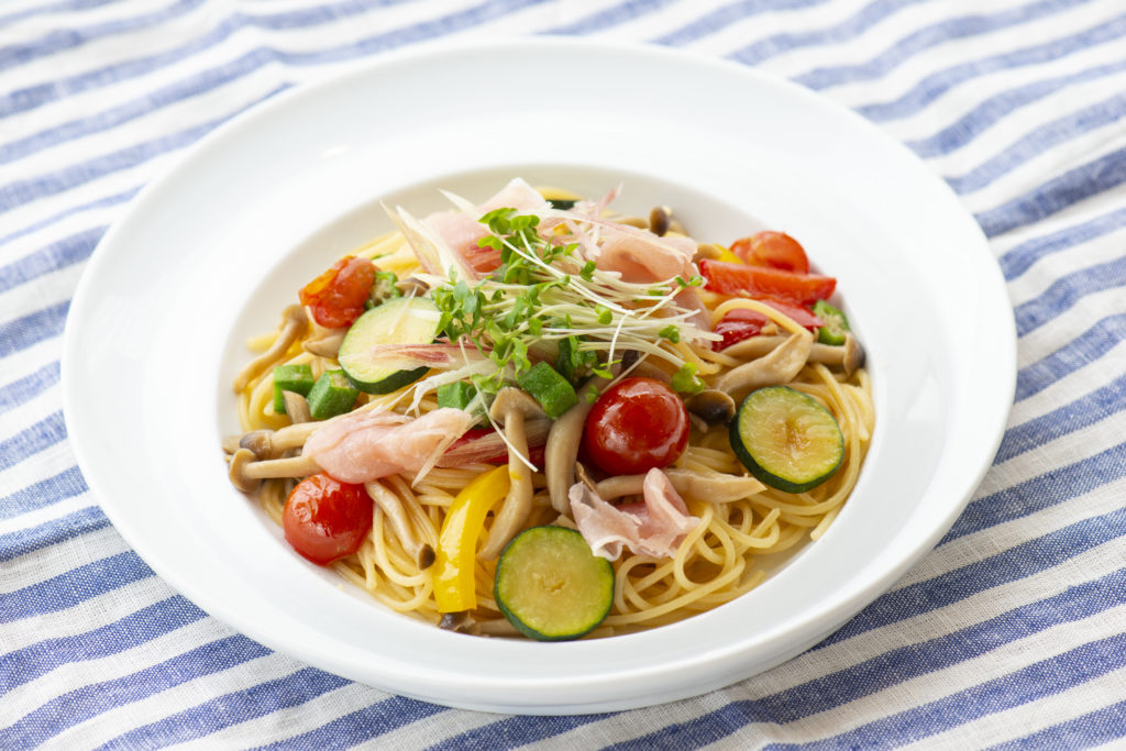 生ハムと夏野菜のペペロンチーノ