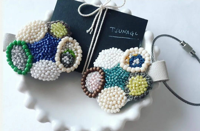 ビーズと刺繍のアクセサリー