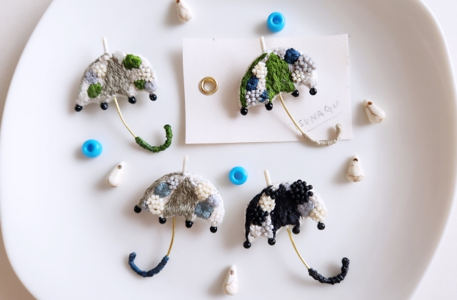 刺繍とビーズのアクセサリー