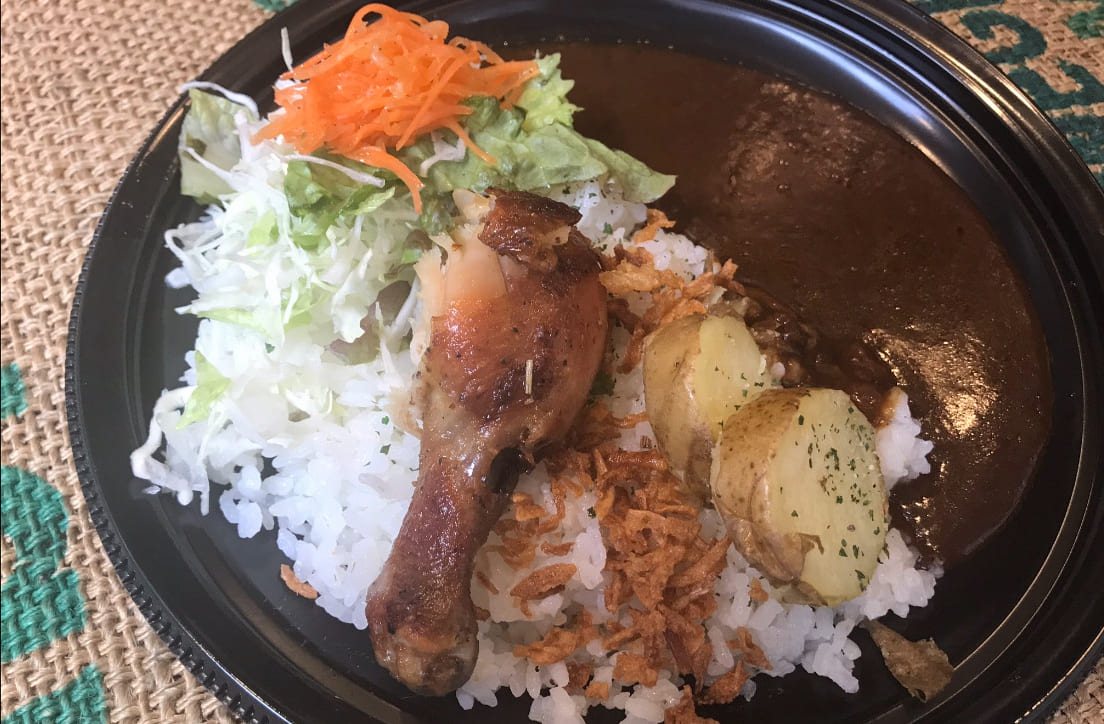 ローストチキン、ローストポテト、ロースチキン付き欧風カレー
