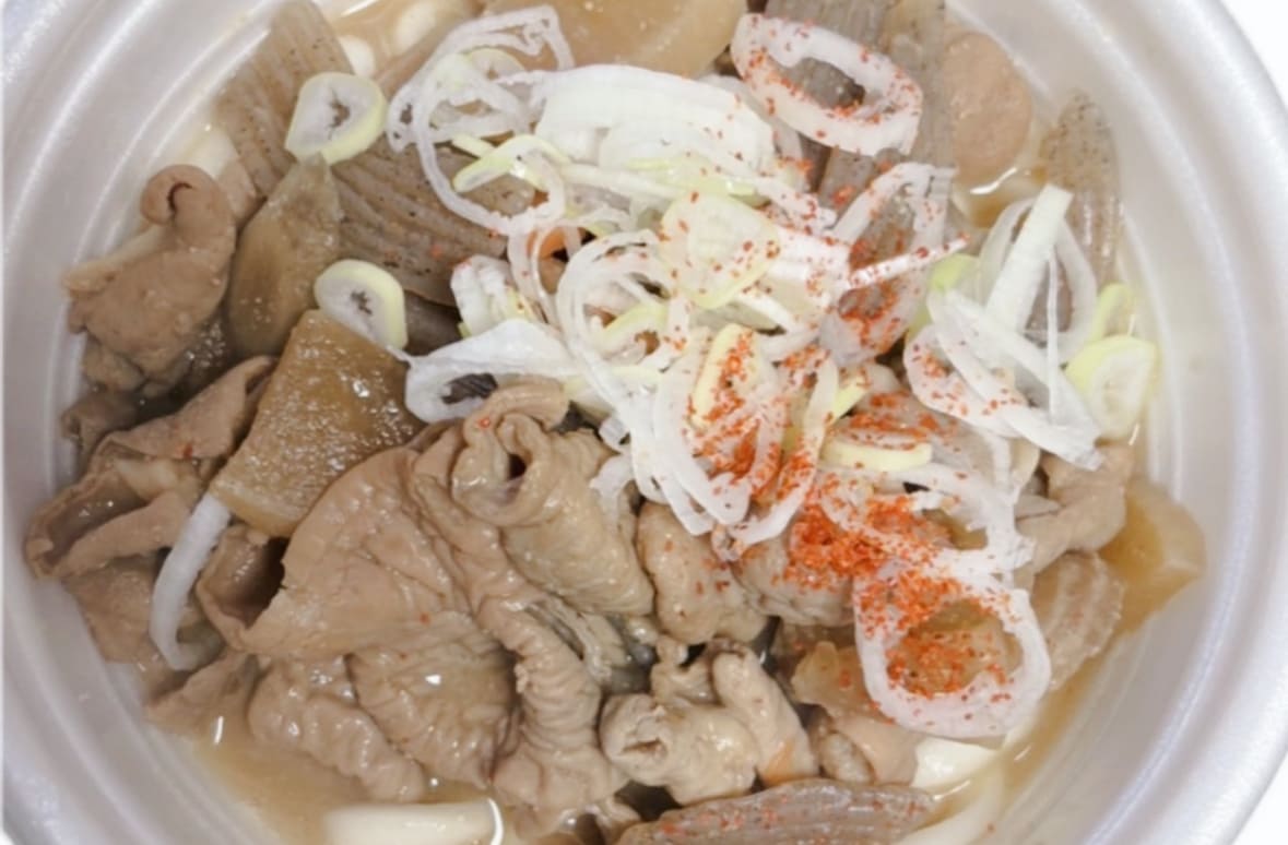 もつ煮込み　もつ煮込みうどん　カレーうどん　唐揚げ　かき氷